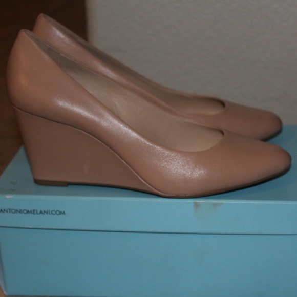 Antonio Melani Women's Leather Wedge shoe (tan) - Picture 2 of 4